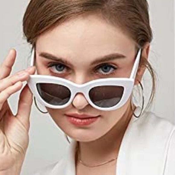 Large Cat Eye Sunglasses  - Picture 1 of 4
